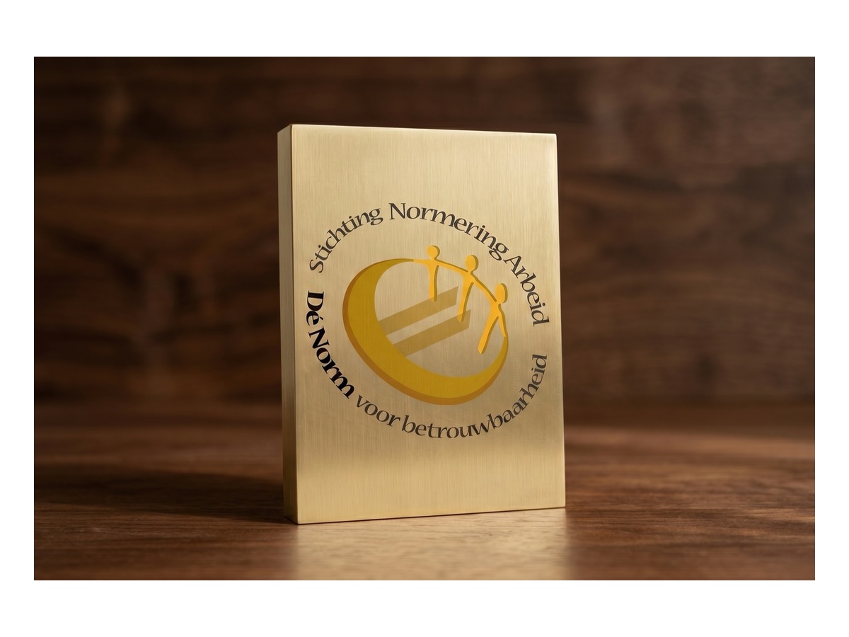 De plaquette op kantoor